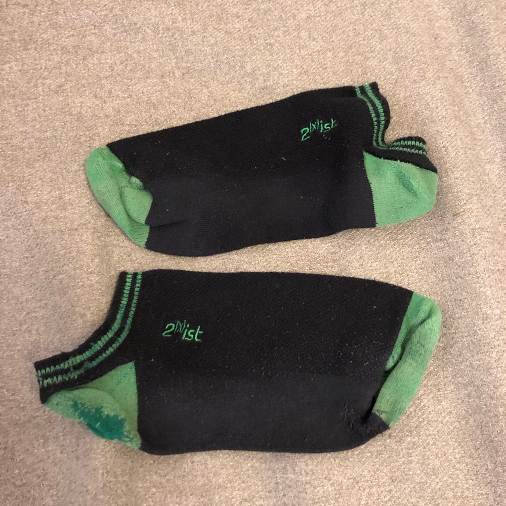 Used 2(x)ist Mens Athletic Socks